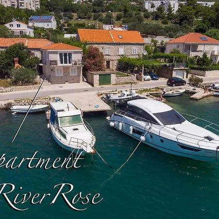 Apartment River Rose